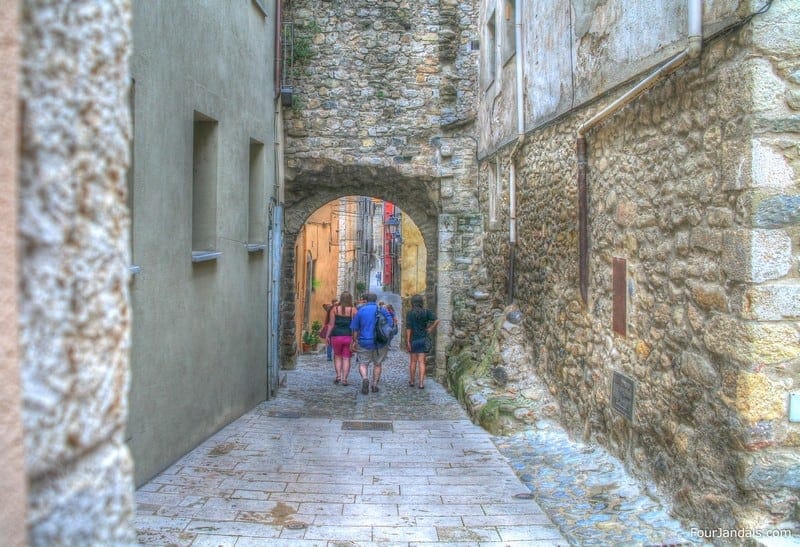 9 Travel Safety Tips for Couples - While Travelling 35 Besalu Village Alleyways