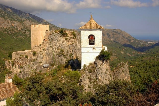 Taking a day trip to Guadalest - Castell