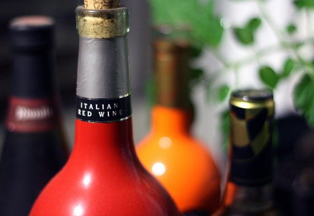 How to travel in France without looking like a tourist 32 Drinking Wine like a Local in Italy