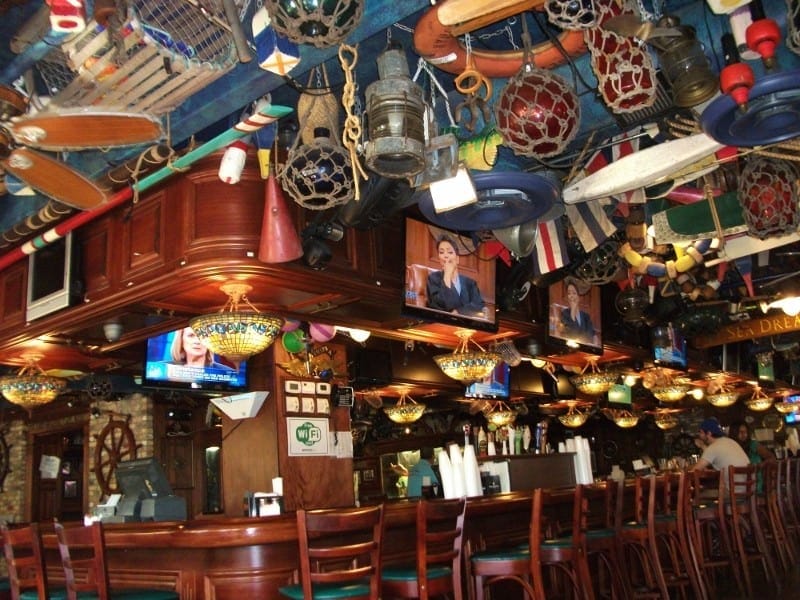 Briny Riverfront Irish Pub Las Olas