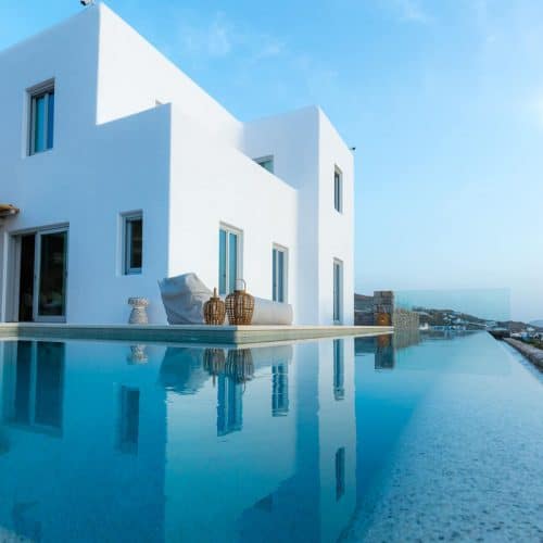 https://mykonos.luxury/wp-content/uploads/VILLAS/Bella/VillaBella_inOrnos_MykonosLuxury42-500x500.jpg