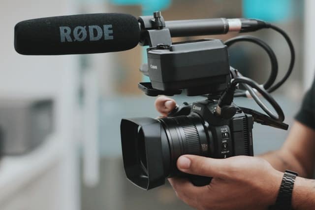 Holiday Video Editing for Beginners 33 camera camera lens close up 2170450