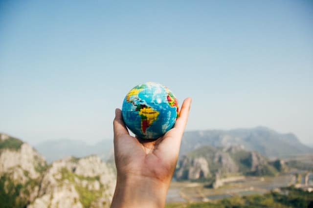 Minimize your environmental footprint when you travel 52 adventure blur close up 346885