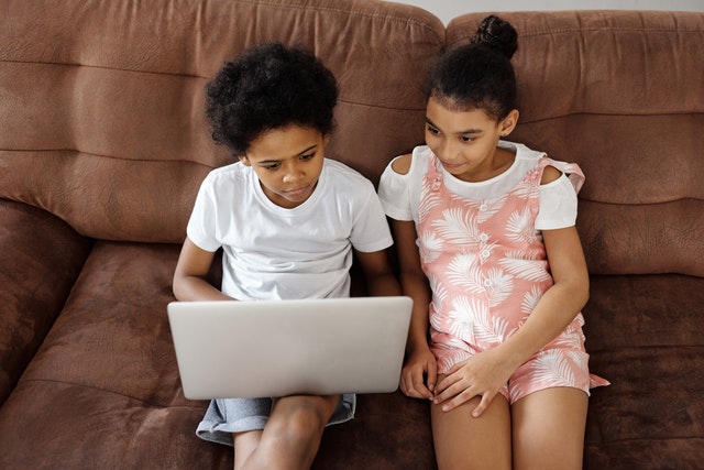 8 Apps Every Parent Must Have To Keep Their Child Safe Online 34 pexels august de richelieu 4260758