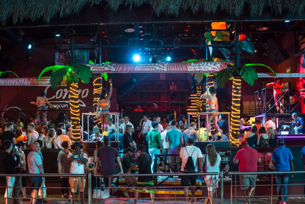 cancun nightclub during spring break 6501380941258x838 1