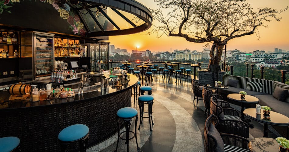 Rooftop Dining Guide: 10 Top Rooftop Restaurants in NYC For 2025 8 Top Rooftop Restaurants in NYC